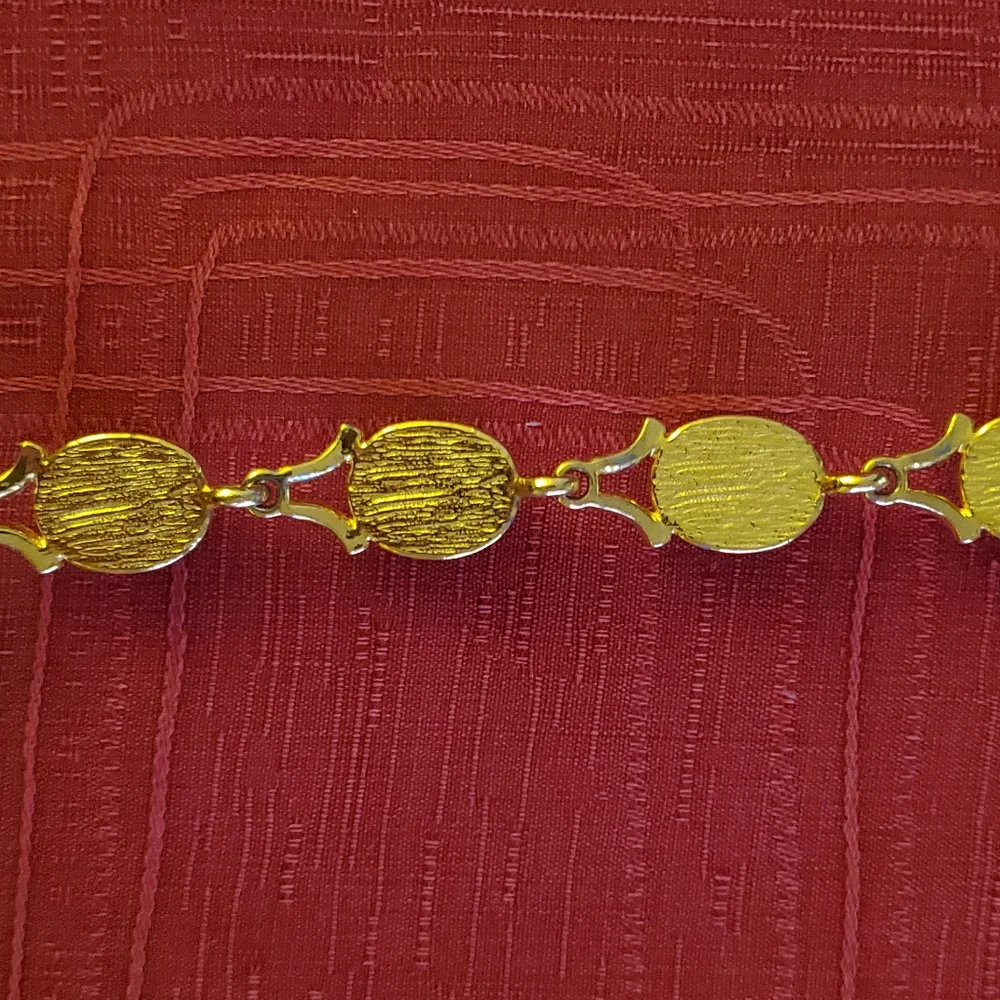 Signed LCi Gold Tone and Multicolor Glass Cabochon Bracelet 7-1/4" Liz Claiborne - Picture 3 of 4